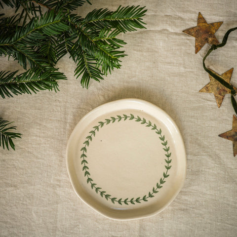 HAND PAINTED SNACK PLATE | WREATH