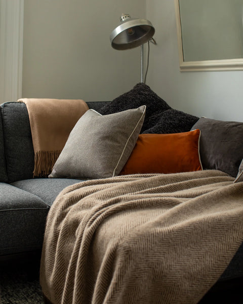 CHALK | COCOA CURLY CUSHION | GIANT