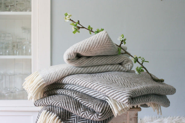 JACOBS WOOL THROW | LARGE
