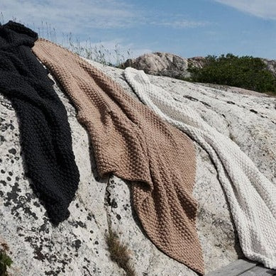 DROTTINGHOLM | KNITTED THROWS