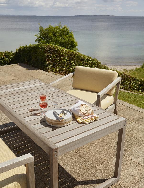 Virkelyst Table High by Fritz Hansen Skagerak